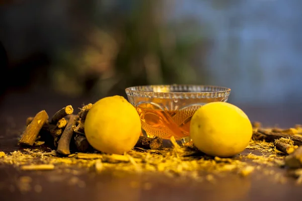 Beste Ayurvedische Hautaufhellungsmaske Auf Braun Gefärbter Oberfläche Mit Warmen Farben — Stockfoto