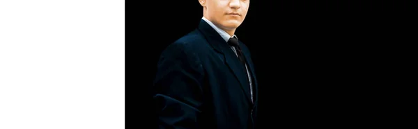 Portrét Sebevědomého Klidného Mladého Podnikatele Modrém Obleku Černém Pozadí Snímek — Stock fotografie