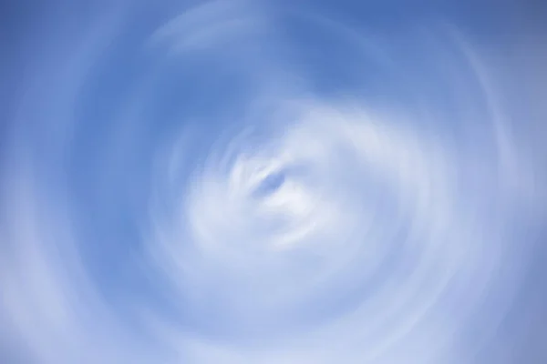 Tiro Nubes Que Desvanecen Cielo Azul Disparo Durante Día Nublado —  Fotos de Stock