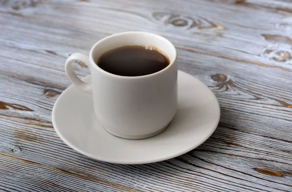 Café. Una taza de café, granos de café, aroma fresco de la mañana, desayuno con café, granos de café — Foto de Stock