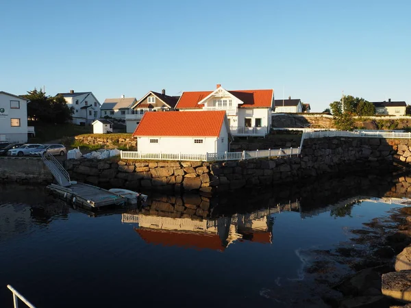 Porto barco de pesca casa norway.Polar circle.Norway . — Fotografia de Stock