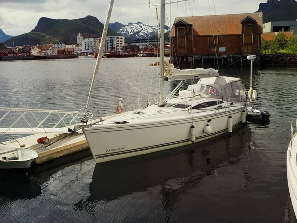 Vue du yacht à Svolvaer marine Norway.Voilier . — Photo