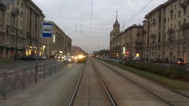 Tramrit langs het vooruitzicht van Moskou. Rusland, Sint-Petersburg, 20 Oct 2016 — Stockvideo