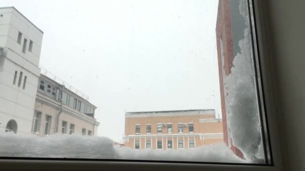 A vista da janela no inverno — Vídeo de Stock