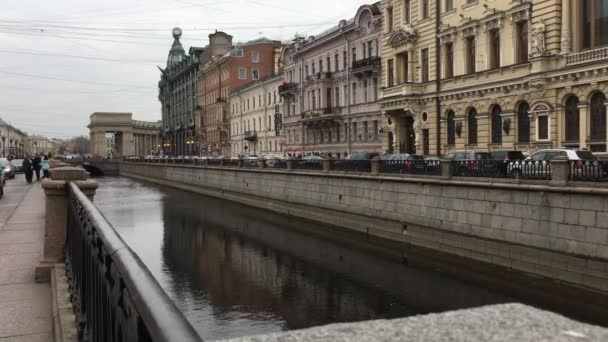 Pohled na Gribojedov průplavu. Rusko, Petrohrad, 23 říjen 2016 — Stock video