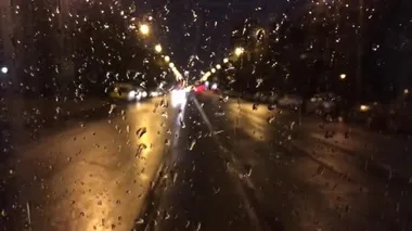tramvay ıslak camdan görüntüleyin. Rusya, Saint-Petersburg, 28 Ekim 2016