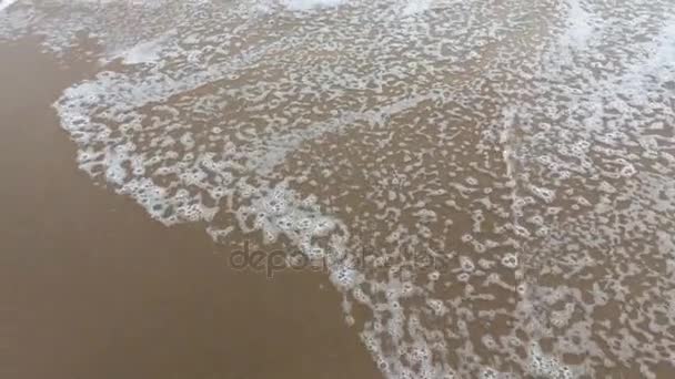 l'eau qui retourne dans la mer 