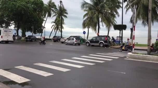 Duży ruch w wietnamskim mieście Nha Trang. Wietnam, 11 grudnia 2016 — Wideo stockowe