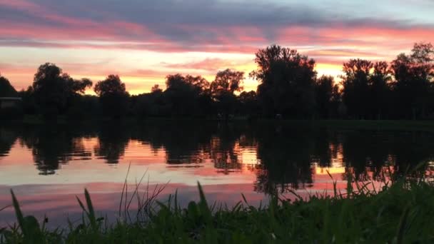 The sunset in the background of the water — Stock Video