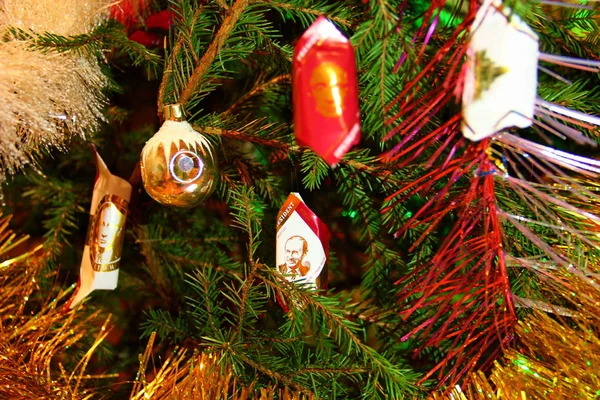 Russland Heiliger Petersburg Januar 2018 Weihnachtsbaum Geschmückt Mit Spielzeug Süßigkeiten — Stockfoto