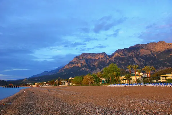 Sabahın Erken Saatlerinde Ayakta Sandalye Bir Dizi Türk Resort Kum — Stok fotoğraf