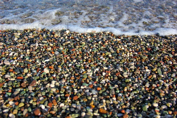 Wave Sea Tends Small Colored Pebbles Brown Green White Lying — Stock Photo, Image