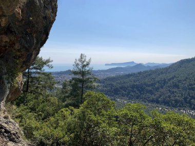 Türk tatil köyü, dağlar, bir sürü yeşillik, deniz, hatta Şubat 'ta bile güzel güneşli hava, dağlarda yürüyüş...