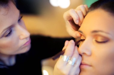 Makyaj sanatçısı.