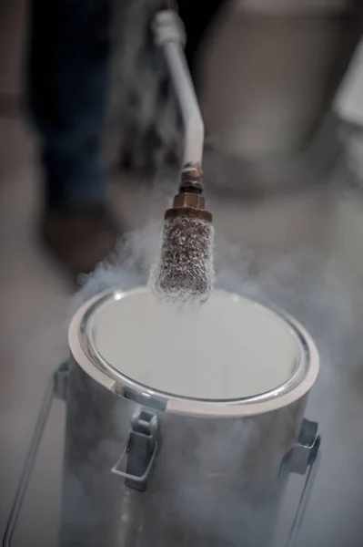 Liquid nitrogen technician fills cryogenic container — Stock Photo, Image