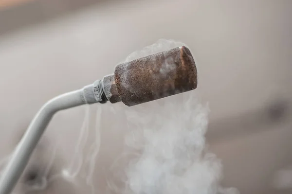 Smoking frozen pipe for liquid nitrogen