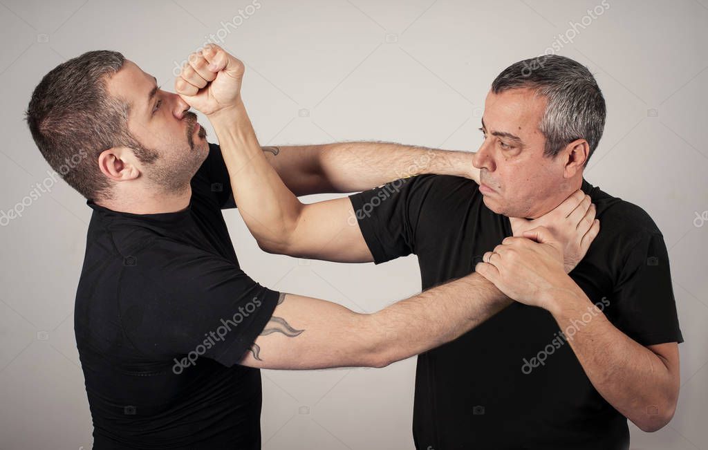 Street fighting self defense technique against holds and grabs — Stock