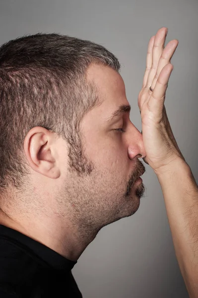 Kapap eğitmen kritik noktaları gösterir. Basınç noktaları söndürme