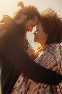 Romantik sevmek sevgi dolu çift. Aşık olmak