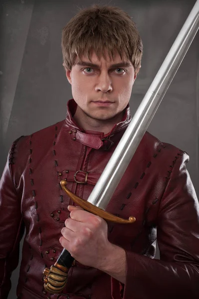 Kılıçlı Ortaçağ Şövalyesi. Orta yaş savaşçı — Stok fotoğraf