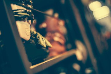 Kayak ve snowboard bot Kiralama kış dükkanda maruz