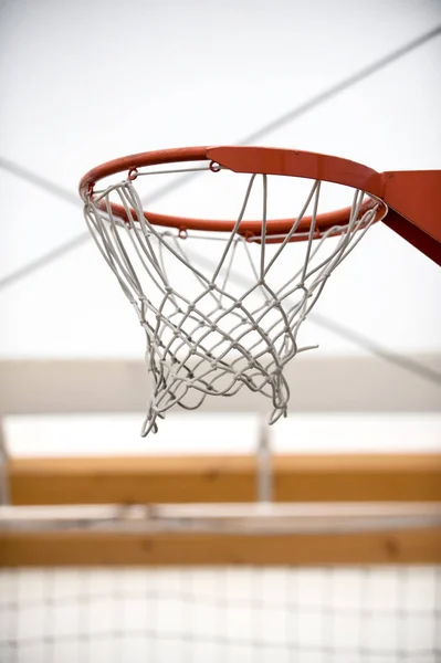 Basketball hoop in sport school gym hall — Stock Photo, Image