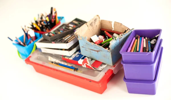 Papeterie scolaire sur la table. Enfants acce en milieu de travail — Photo