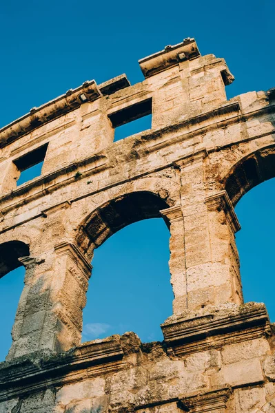 Αρχιτεκτονική λεπτομέρειες από το Ρωμαϊκό Αμφιθέατρο σε Πούλα — Φωτογραφία Αρχείου