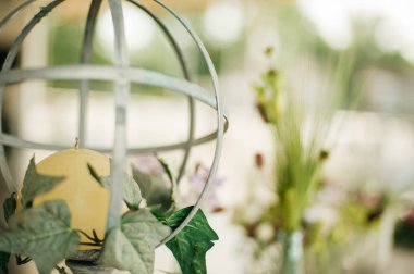 Dekoratif düğün düzenleme üzerinde Rönesans şamdan