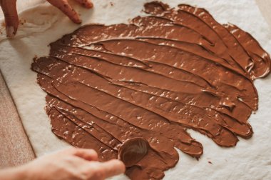 Profesyonel pudra ile eritilmiş çikolata lezzetli kek yapmak