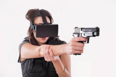 Kadın oyun Vr vr gözlük ve silah ile shooter oyunu