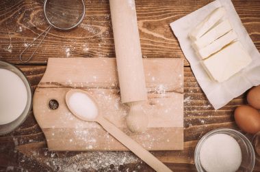 Hamur tarifi Malzemeler vintage kırsal Ahşap mutfak masasında