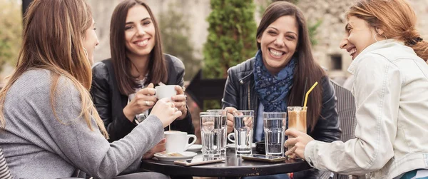 Four woman enjoying in cafe in beautiful sunny day — Stock Photo, Image