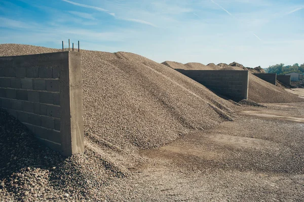 İnşaat toplama ve çakıl dökümleri de beton üretim p — Stok fotoğraf