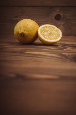 Taze organik limon meyve ahşap tablo