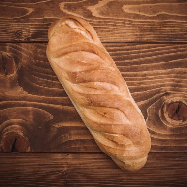 Lezzetli taze ekmek rustik ahşap tablo