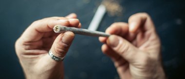 Hazırlama ve esrar esrar ortak inişli çıkışlı. İlaçlar narkotik c