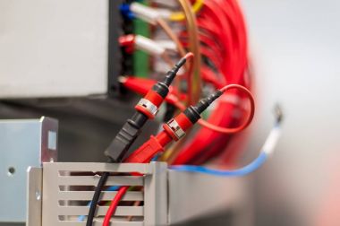 Elektrik Tesisatı ve röle koruma telleri kadar yakın 