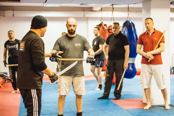 Guro Roger Agbulos Lameco Astig Combative FMA Seminario Belgrado — Foto de Stock