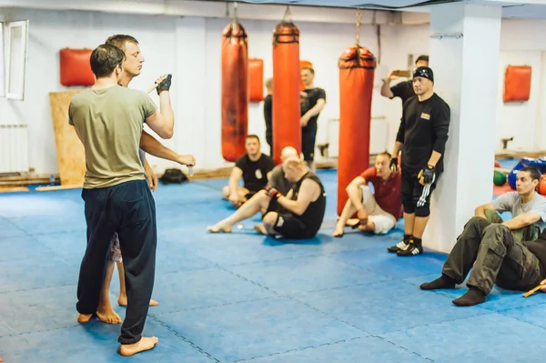 Guro Roger Agbulos Lameco Astig bojovný Fma seminář Bělehrad — Stock fotografie