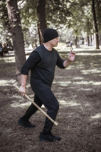 Lameco Astig Combatives instrutor demonstra vara lutando t — Fotografia de Stock