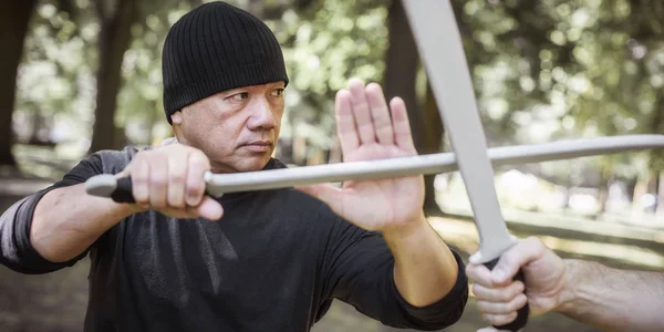 Lameco Astig Combatives instruktor ukazuje šerm t — Stock fotografie