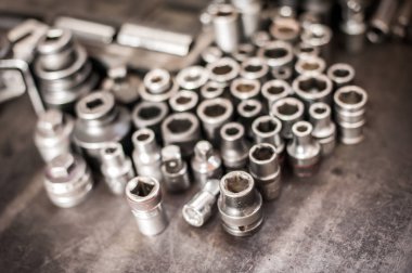 Otomatik volkanizasyon ve araç servis çalışmasında mekanik araç ayarlandı