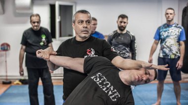 Usta Avi Nardia Bıçak Tehdit Savunma Teknolojisini açıkladı