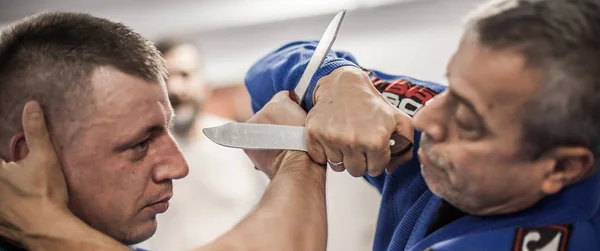 Kapap Krav Maga instructor Avi Nardia demonstrates escrima stick-fighting –  Stock Editorial Photo © guruxox #315081816