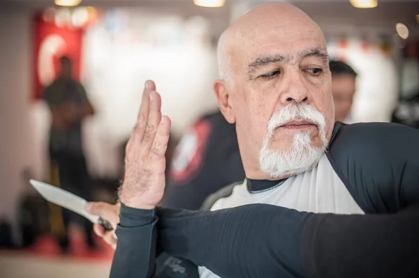 Kapap Krav Maga Sensei Instructor Muestra Cuchillo Tratar Técnicas Combate — Foto de Stock