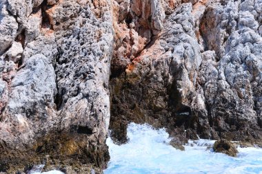 Güzel manzara, deniz ve kayalar 
