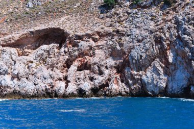 Güzel manzara, deniz ve kayalar 