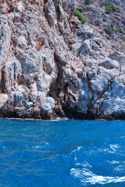 Güzel manzara, deniz ve kayalar 