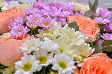 Buketteki güzel çiçekler